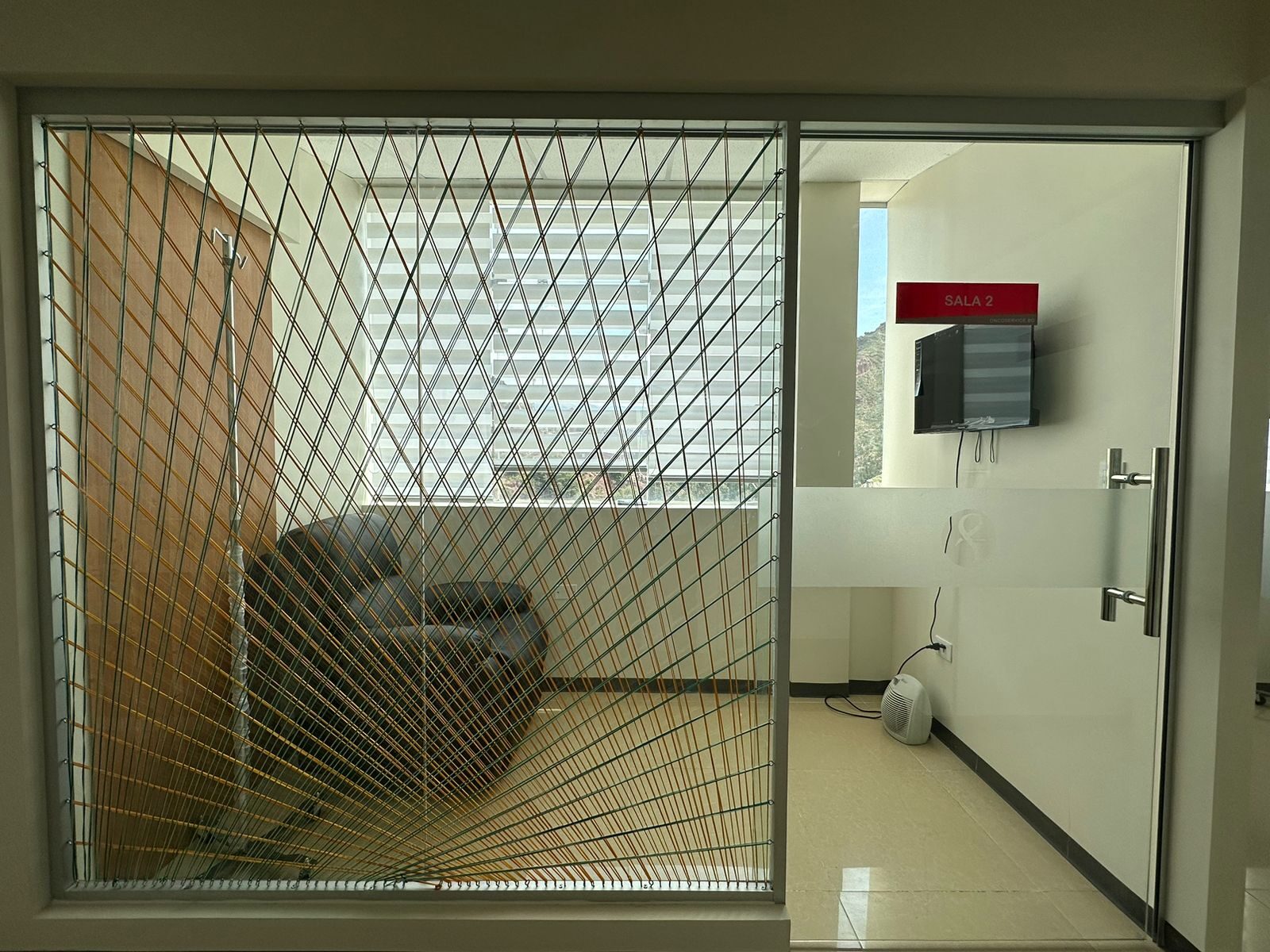 Puerta blindada del búnker de braquiterapia de Oncoservice