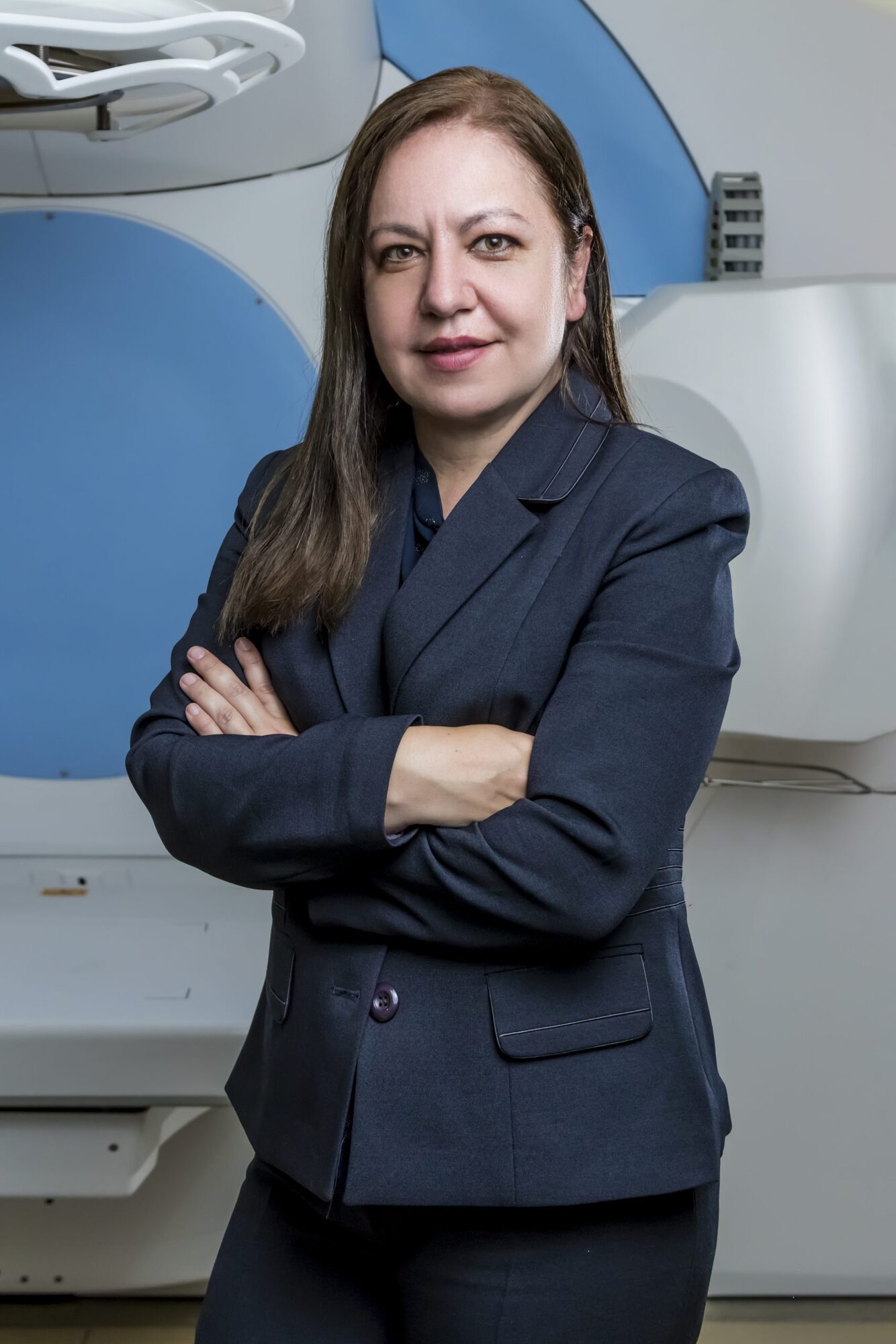 Profesional del equipo de Oncoservice en la sala de equipos